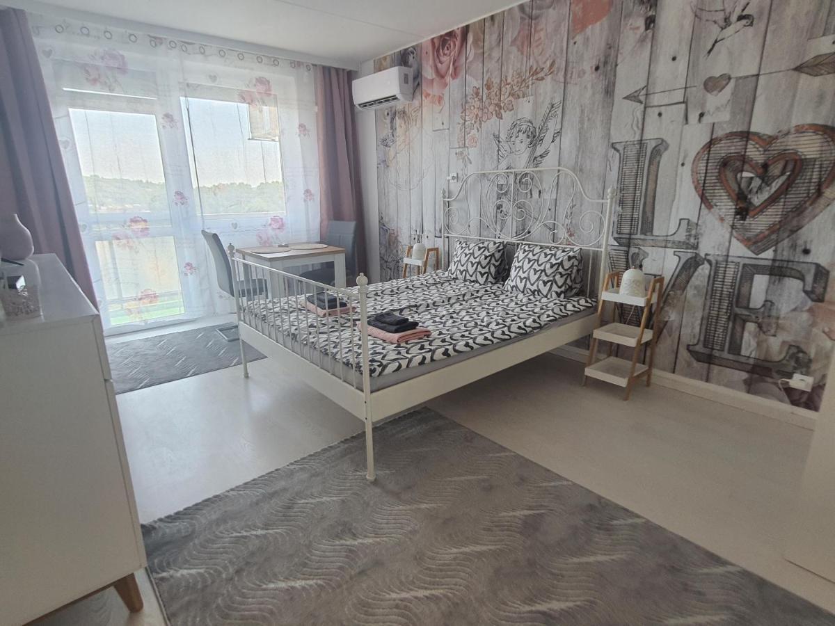 Hegyalja Apartman ミシュコルツ エクステリア 写真